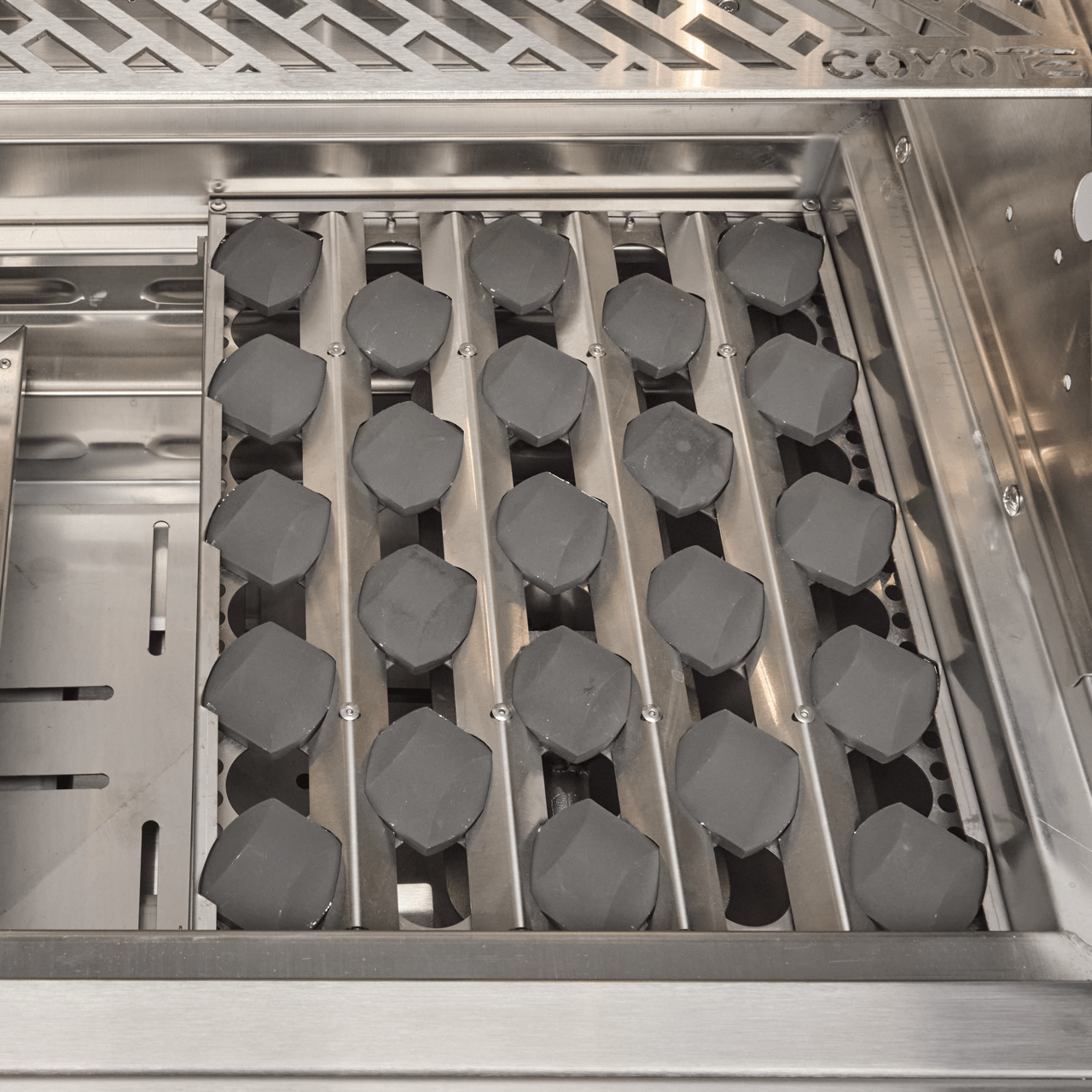 Coyote Grills Coyote 30" SL-Series Built-In Gas Grill / C3SL30