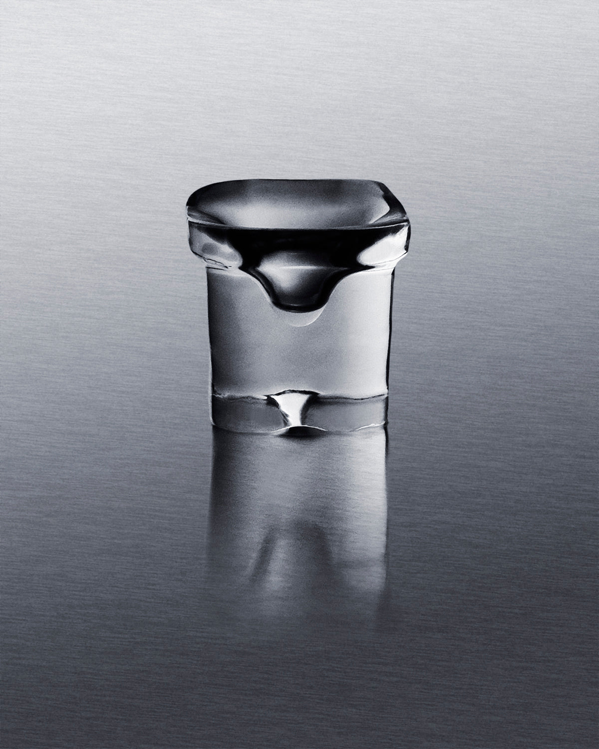 Clear top hat ice cubes from the Summit BIM63OSADA
