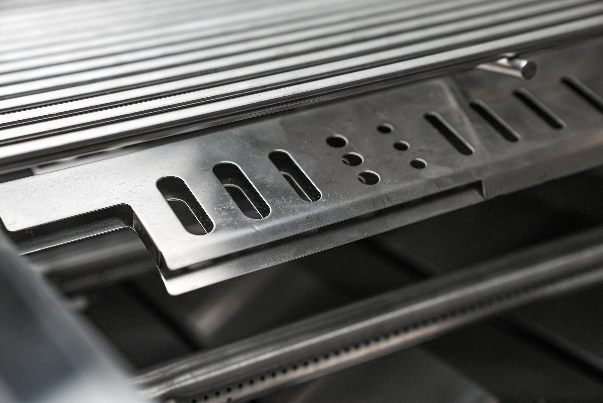 Mont Alpi Islands Mont Alpi 805 Black Stainless Steel Island / 6-Burner Grill, 2 Infrared Burners / MAi805-BSS