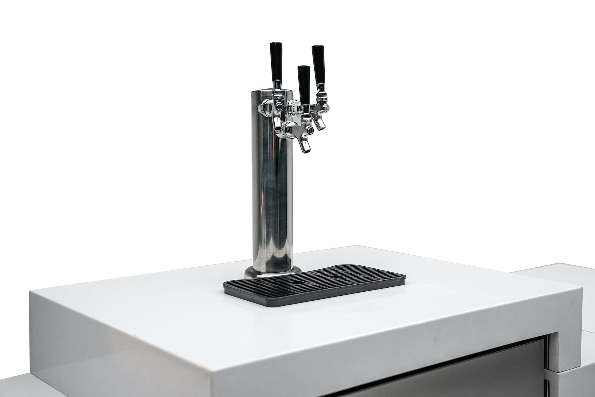 Mont Alpi Kitchen Mont Alpi Beverage Center with 90 Degree Corner + Kegerator / Kegerator, Sink, Fridge, 3 taps / MA-BEV90KEG