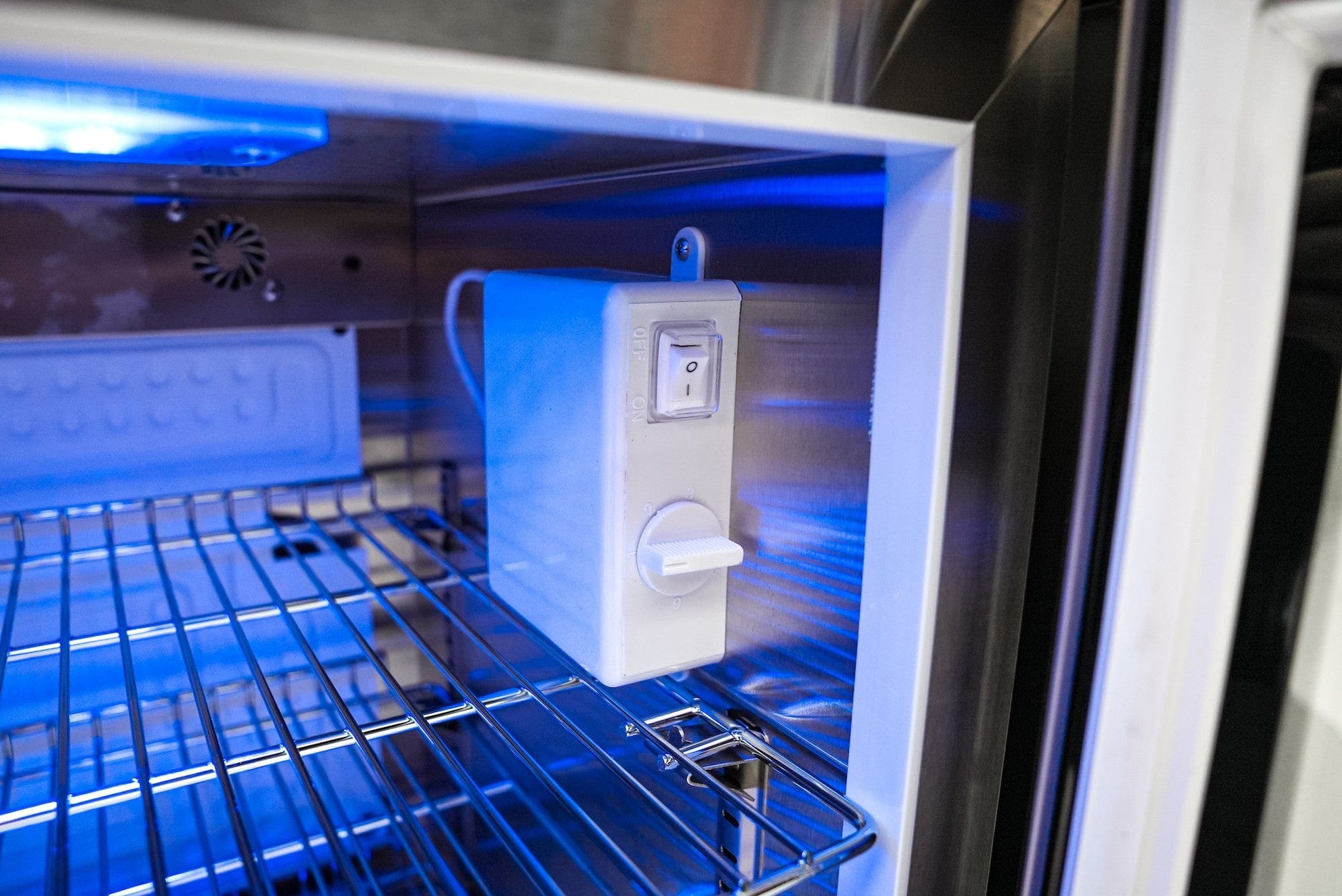 Mont Alpi Refrigeration + Cooling Mont Alpi Single Fridge Module / Outdoor Rated, Lockable, Blue LED Lights, Waterfall Side / MASFM