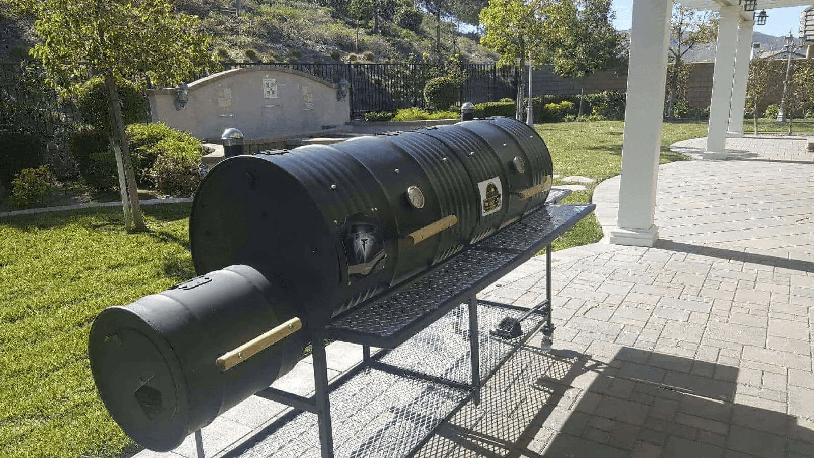 https://outdoorkitchenpro.com/cdn/shop/products/moss-grills-grill-moss-grills-double-barrel-custom-bbq-grill-with-single-smoke-box-203-31038660214940_2048x.png?v=1628312236