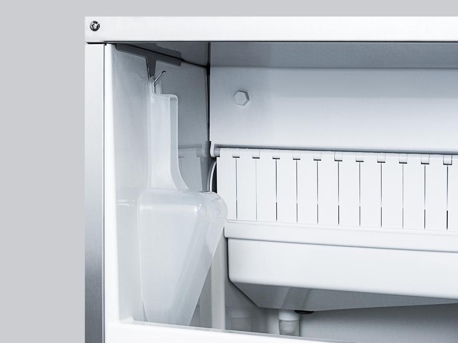 Summit Refrigeration + Cooling Summit 15" Wide 62 Lb. Built-In Undercounter Commercially Listed Indoor/Outdoor Clear Icemaker with Internal Pump and Complete Stainless Steel Exterior Finish / BIM68OSPUMP