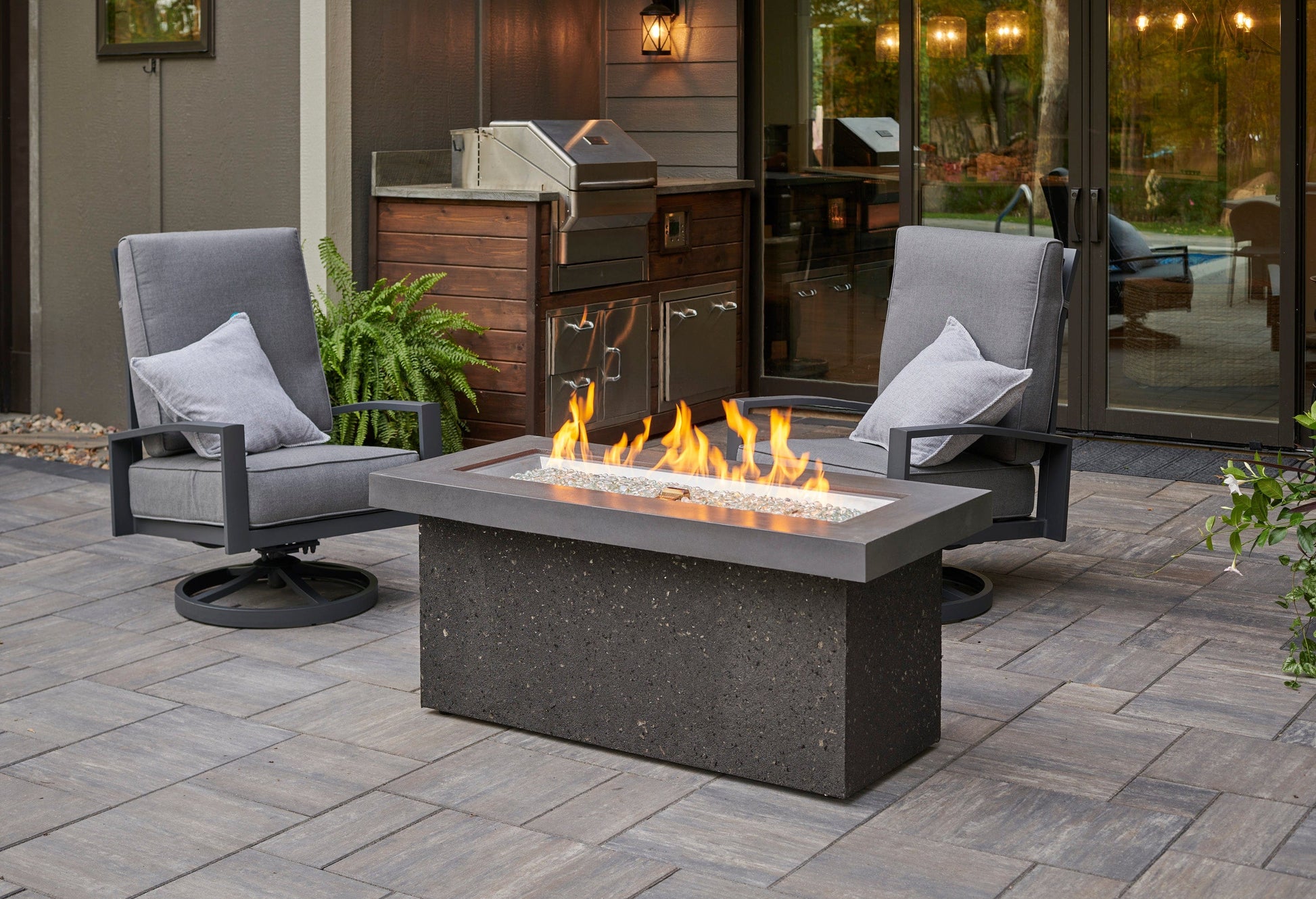 The Outdoor Great Room Fire Features The Outdoor GreatRoom Grey Key Largo Linear Gas Fire Pit Table / KL-1242-MM
