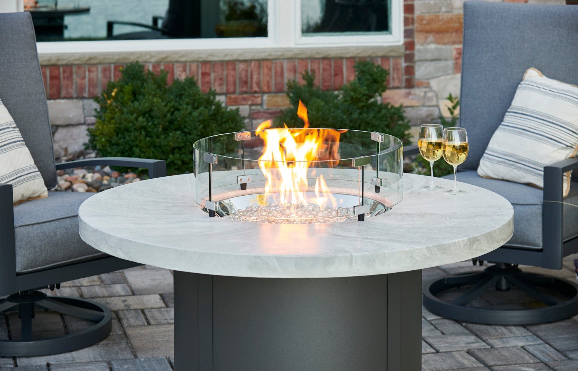 The Outdoor Great Room Fire Features The Outdoor GreatRoom White Onyx or Marbleized Noche Beacon Round Gas Fire Pit Table / BC-20-WO, BC-20-MNB